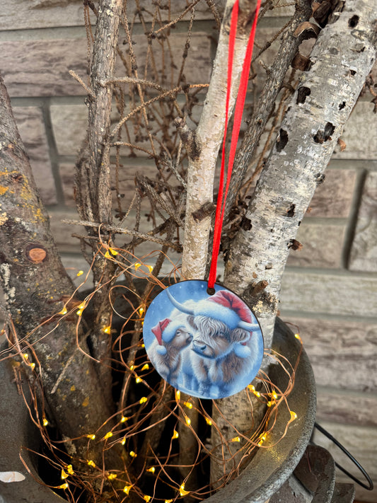 Highland Cow Christmas Ornament – Cozy Winter Edition 🐮🎄