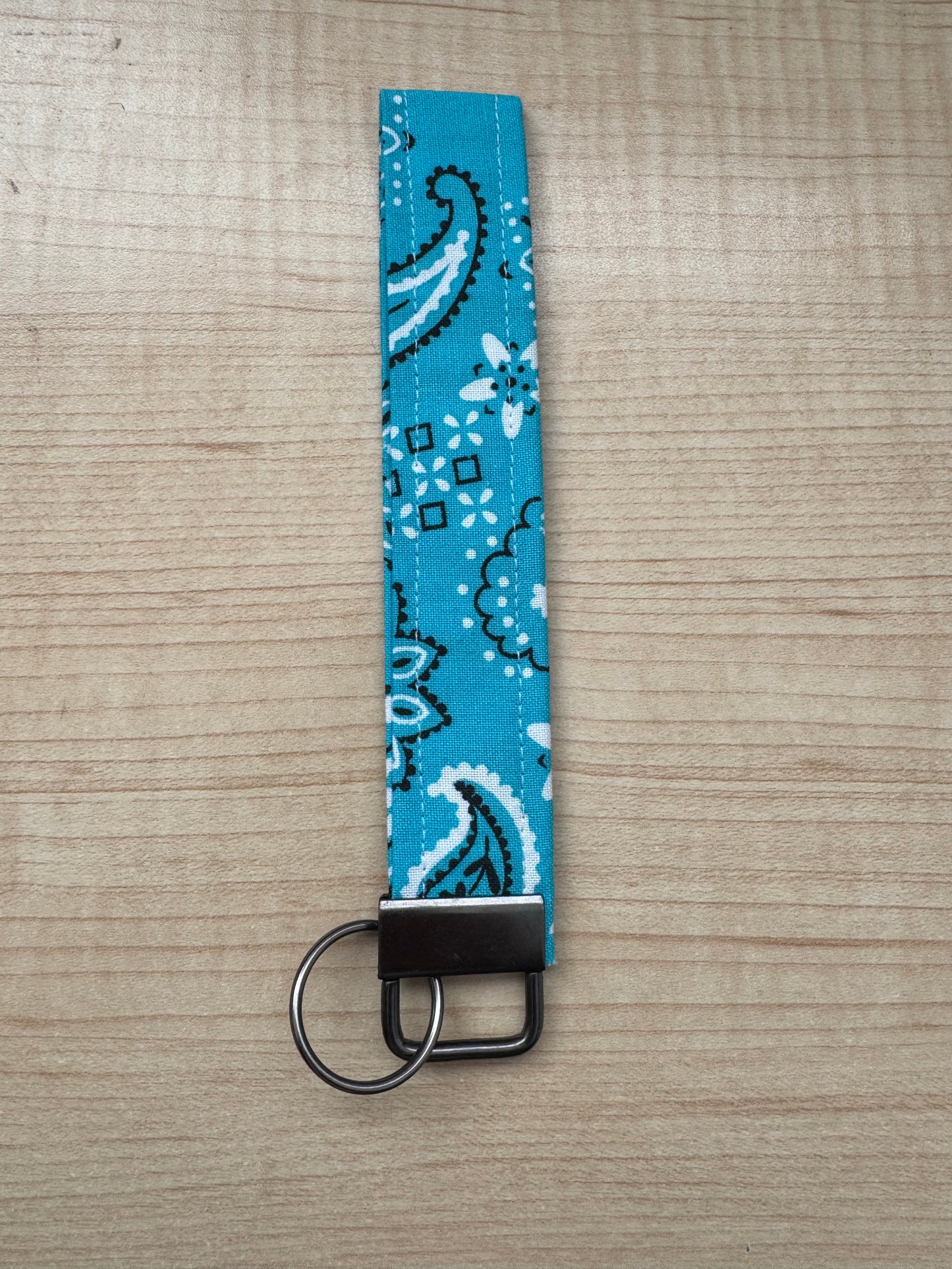 Wristlet Keychain – Everyday Grab & Go Essential 🔑✨